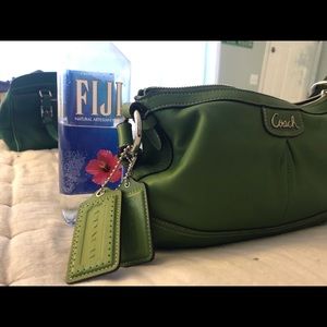 Coach purse great spring color brand new condition